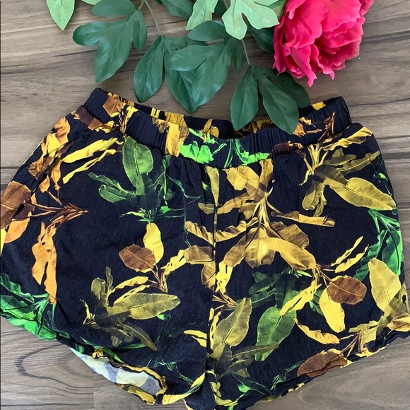 Reclaimed Vintage Pants - 🎉3x$15🎉 Reclaimed Vintage Floral Shorts